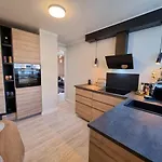 Modern And 2 Bedroom W/king Beds + Free Parking 公寓 斯塔万格