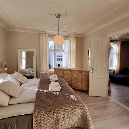 Modern And 2 Bedroom W/king Beds + Free Parking 斯塔万格
