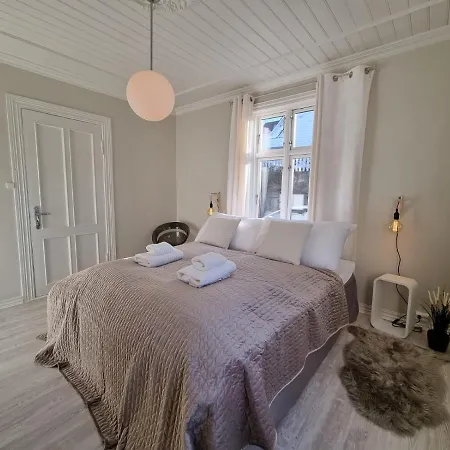Modern And 2 Bedroom W/king Beds + Free Parking * 斯塔万格