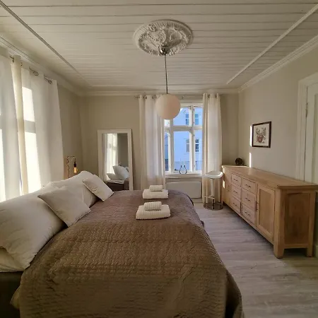 Modern And 2 Bedroom W/king Beds + Free Parking 公寓 *