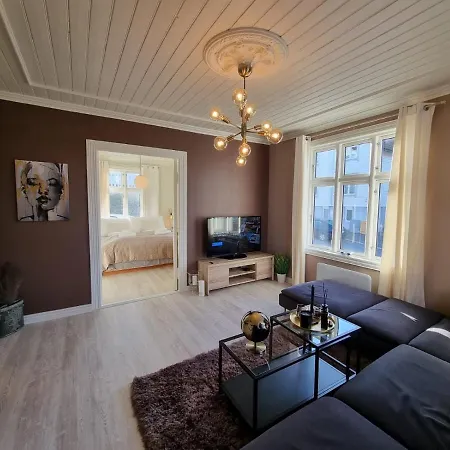 Apartment Modern And 2 Bedroom W/king Beds + Free Parking