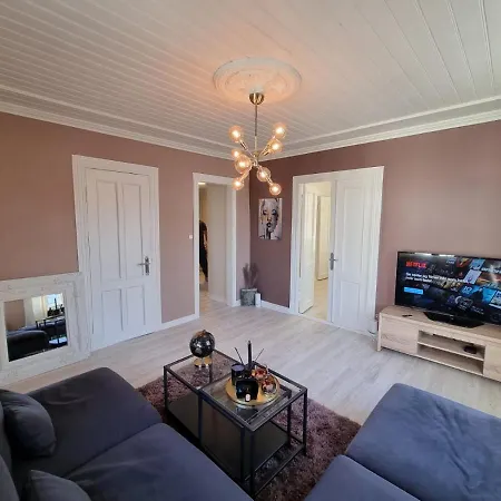 Modern And 2 Bedroom W/king Beds + Free Parking Appartement