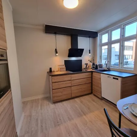 公寓 Modern And 2 Bedroom W/king Beds + Free Parking 斯塔万格