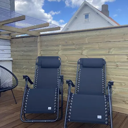 Modern And 2 Bedroom W/king Beds + Free Parking Apartment